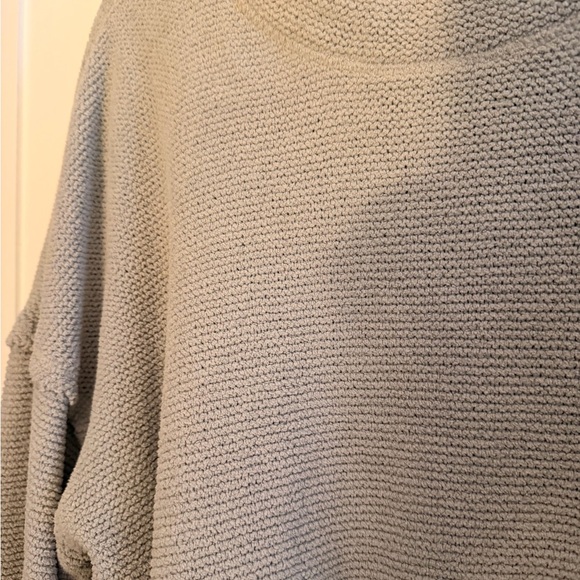 FREE PEOPLE— beach Cozy Gray Women's Sweater - Picture 3 of 3
